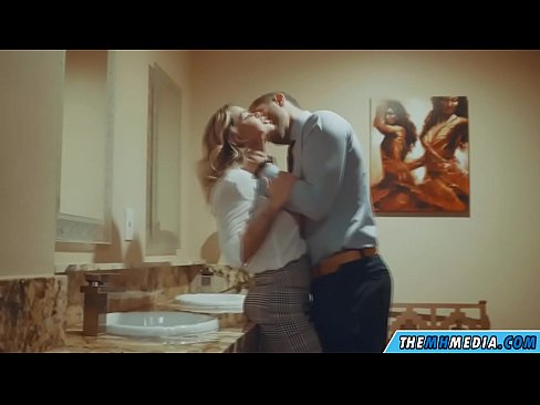 ❤️ Ha blonde e mahlahahlaha e u eka ka kamoreng ea ho phomola ea sechaba ❤  ️❤